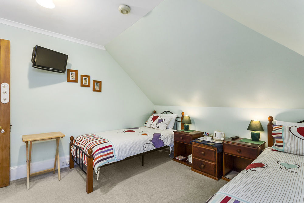 Cambridge House Breakfast & Bed Bed & Breakfast Geeveston Exterior photo